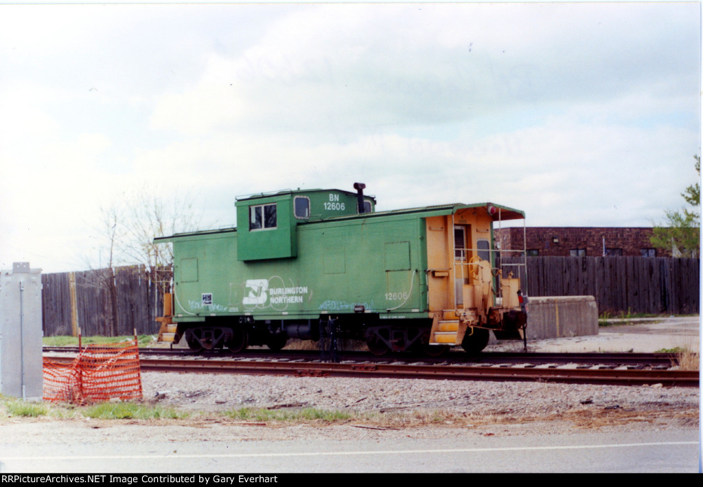 BN Caboose #12606